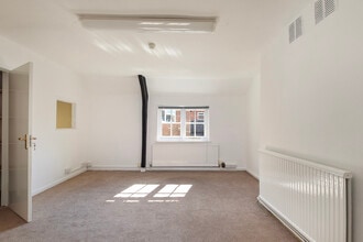 Main Rd, Farnham to rent Interior Photo- Image 1 of 3