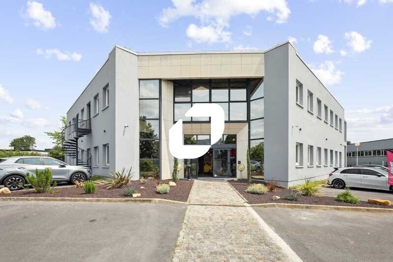 Office in Marcoussis to rent Building Photo- Image 1 of 17