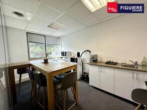 235 Rue Léon Foucault, Aix-en-Provence to rent Interior Photo- Image 2 of 7