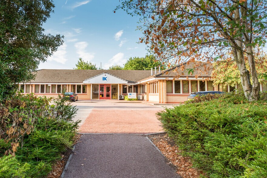 Hampton Ct, Runcorn to rent - Building Photo - Image 3 of 5