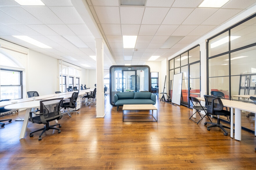 1 Newark St, Hoboken, NJ to rent - Interior Photo - Image 2 of 18