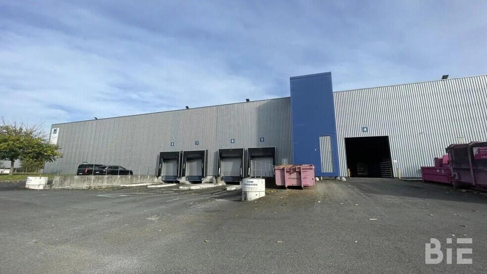 Office in Blanquefort to rent - Building Photo - Image 2 of 12