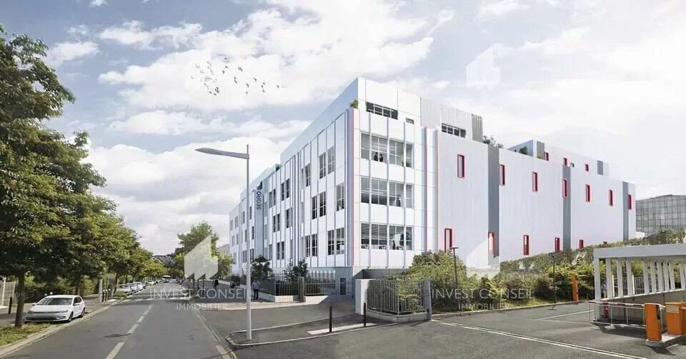 Light Industrial in Nanterre to rent - Building Photo - Image 1 of 9