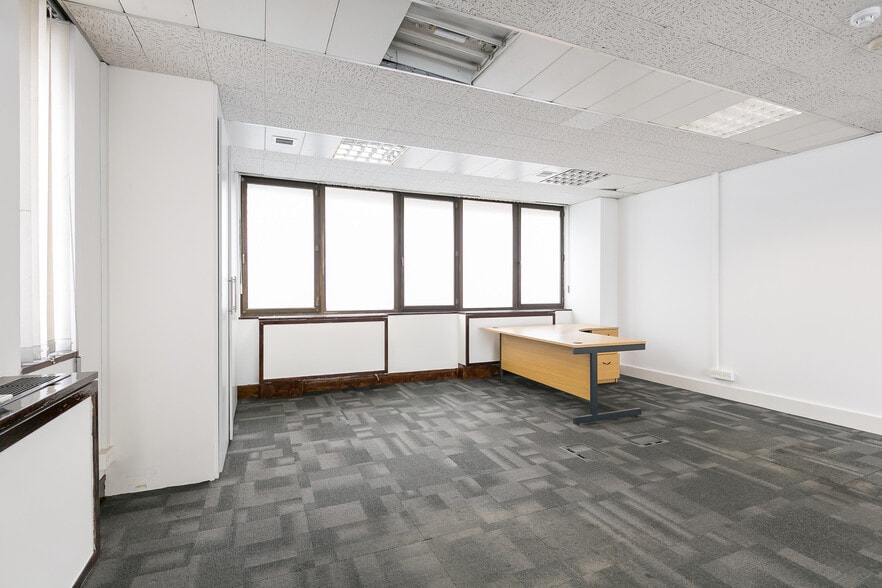 286A Chase Rd, London to rent - Interior Photo - Image 3 of 10