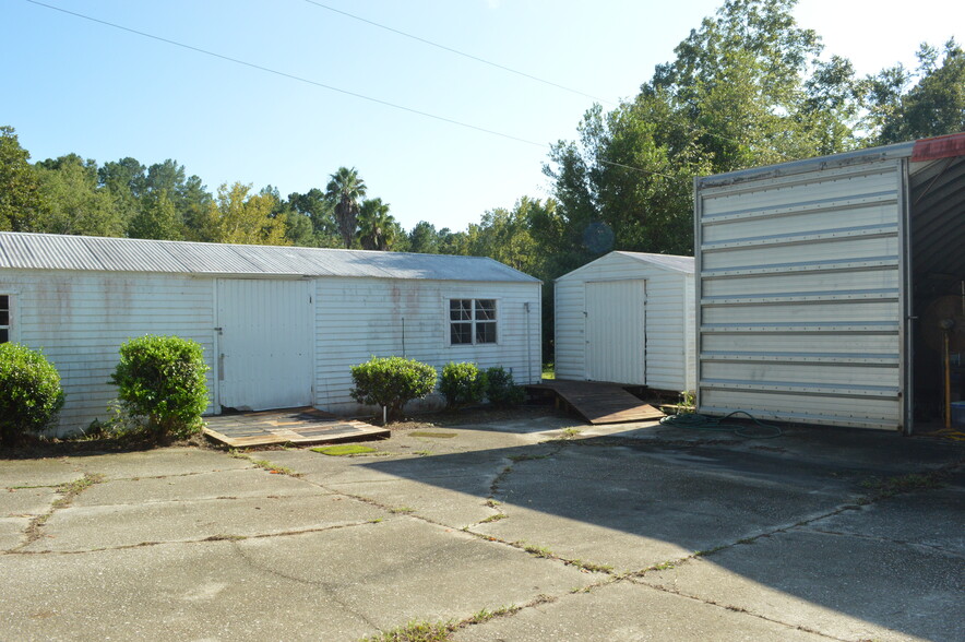 165 Porsche Ln, Crawfordville, FL for rent - Building Photo - Image 1 of 28