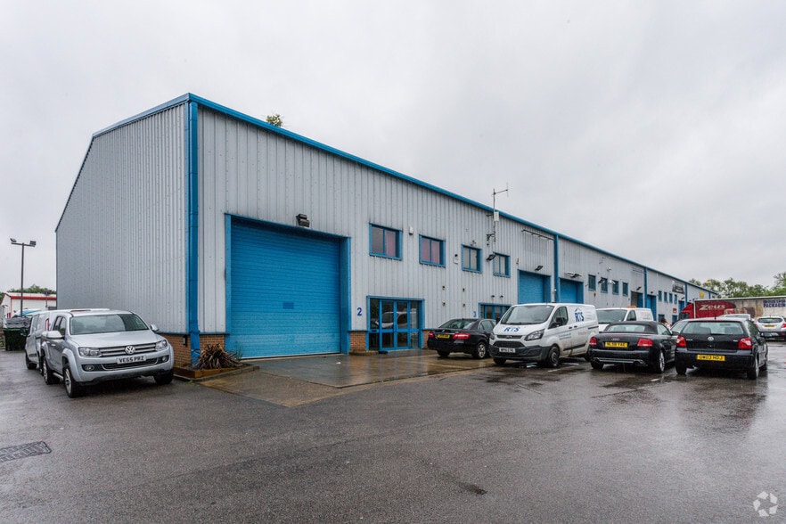 Orion Way, Kettering to rent - Building Photo - Image 2 of 4