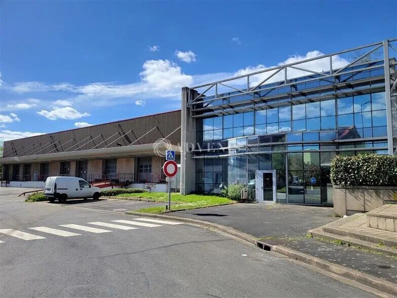 Industrial in Gennevilliers to rent - Building Photo - Image 1 of 6