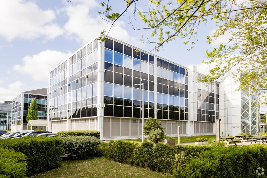 3 Longwalk Rd, Uxbridge to rent - Primary Photo - Image 1 of 2