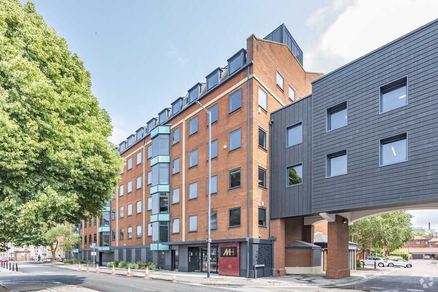 Wapping Rd, Bristol to rent - Building Photo - Image 1 of 8