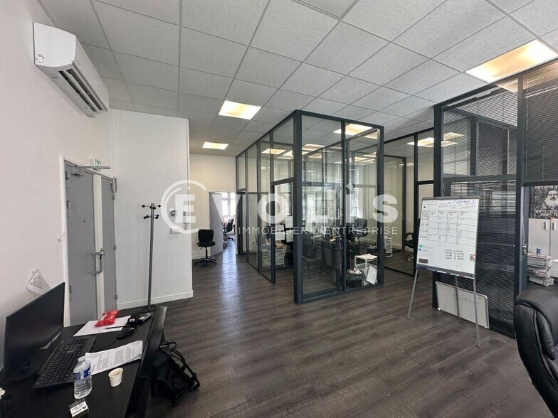 Office in Montreuil to rent - Interior Photo - Image 2 of 3