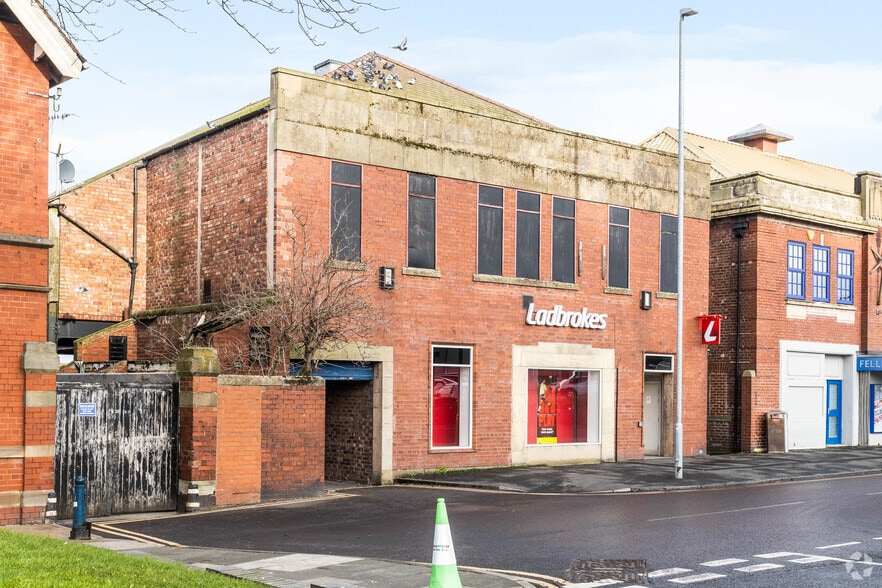 50 Victoria Sq, Gateshead for sale - Primary Photo - Image 1 of 3