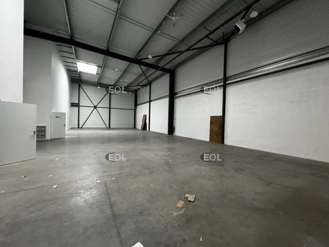 Light Industrial in Palaiseau to rent Interior Photo- Image 1 of 5