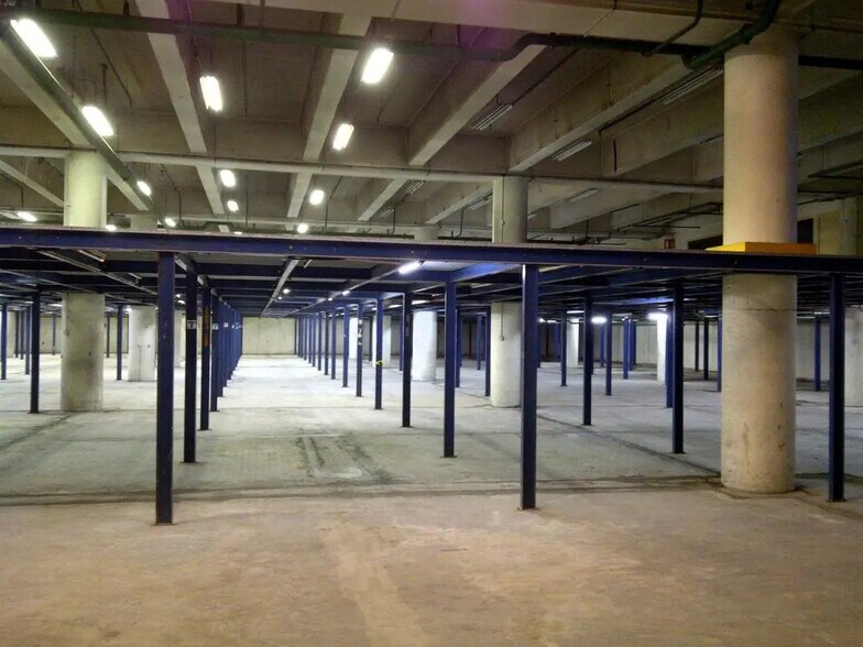 Industrial in Bagnolet for sale - Building Photo - Image 1 of 11