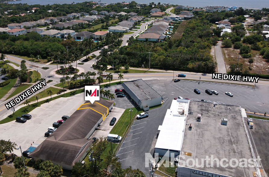 2327-2331 NE Dixie Hwy, Jensen Beach, FL for rent - Building Photo - Image 3 of 9