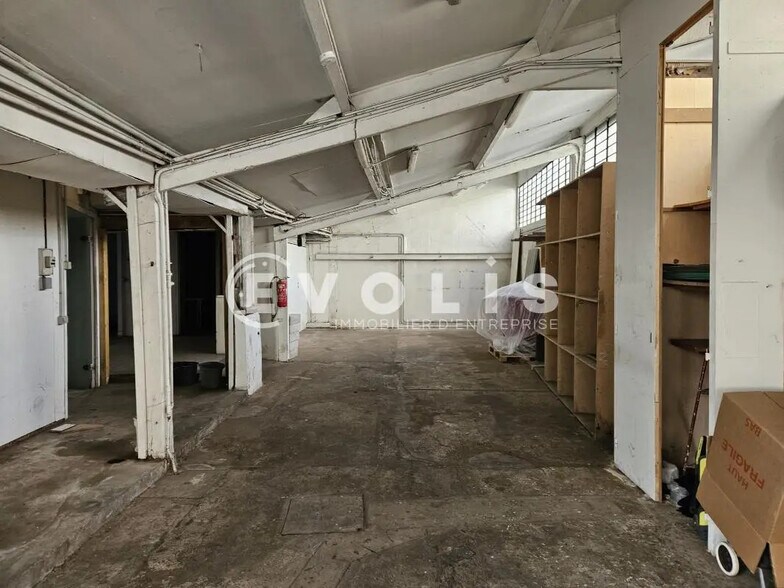 Light Industrial in Montrouge to rent - Building Photo - Image 3 of 17