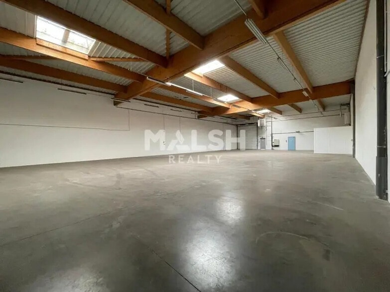 Light Industrial in Décines-Charpieu to rent - Interior Photo - Image 1 of 7