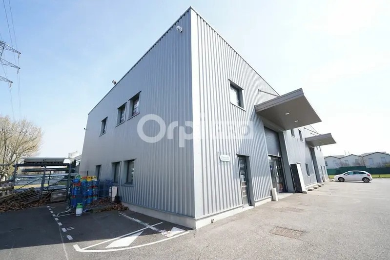 1 Avenue B Cité Berliet, Saint-Priest to rent - Building Photo - Image 2 of 12