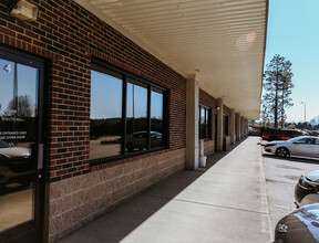 340 Commerce Ave, Southern Pines, NC for rent Building Photo- Image 1 of 32