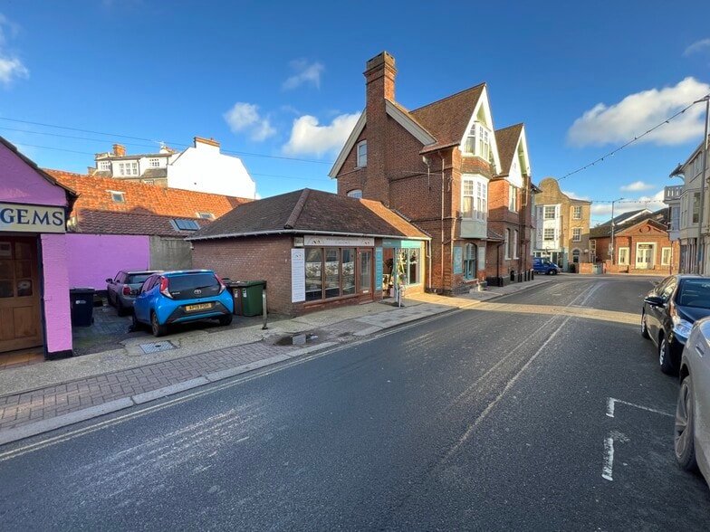 2B Mount St, Cromer to rent - Building Photo - Image 2 of 4