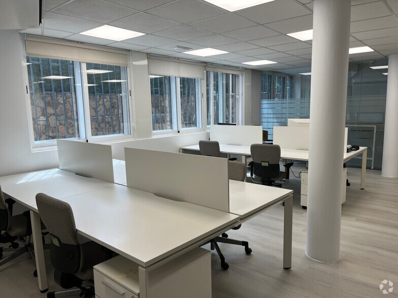 Calle Cáceres, 2, Pozuelo de Alarcón, Madrid to rent - Building Photo - Image 2 of 7