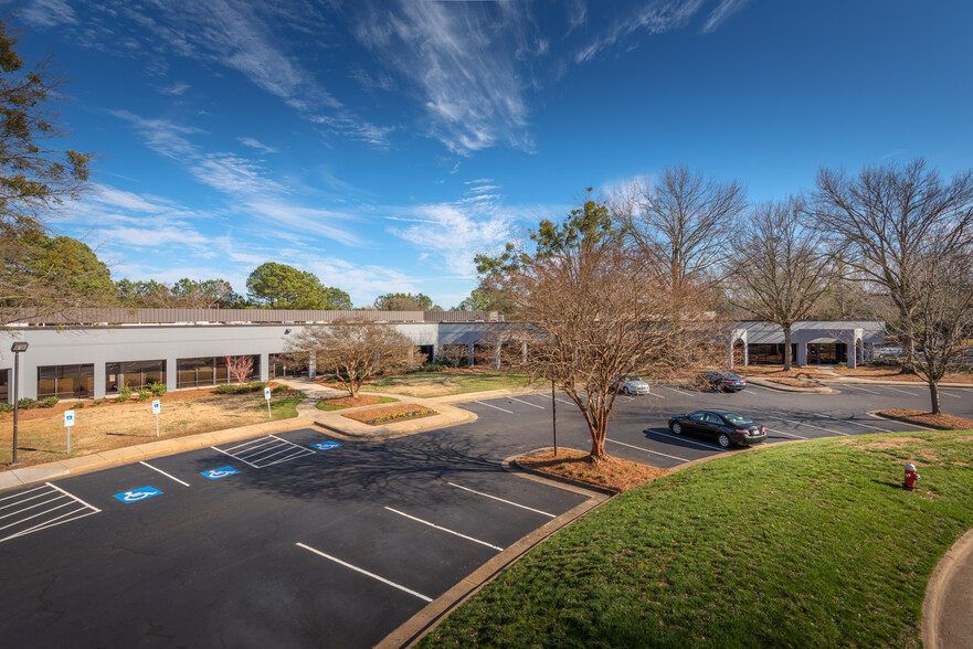 5240-5256 Greens Dairy Rd, Raleigh, NC for rent - Building Photo - Image 2 of 5