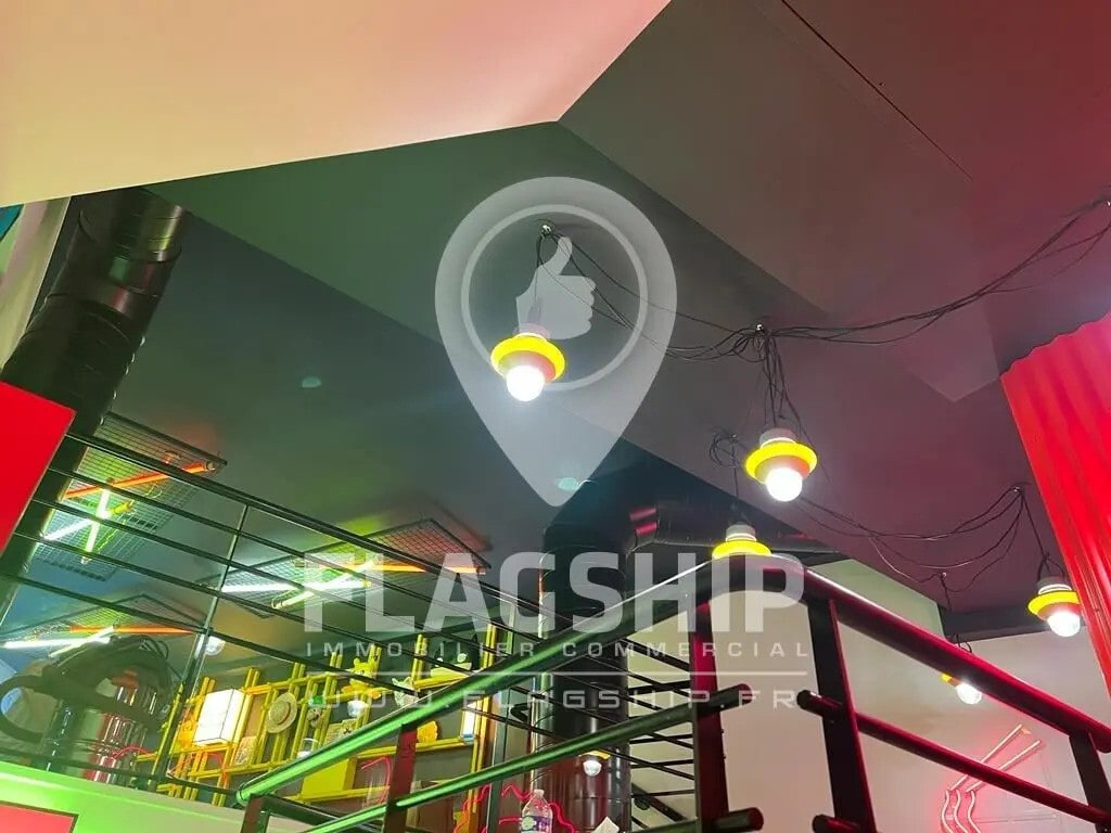 Location Commerce 137 m² - Photo 1