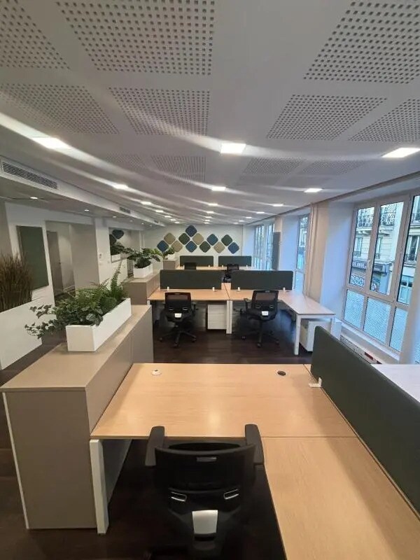 Location Bureaux 215 m² - Photo 1