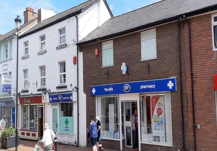 65-67 High St, Holywell for rent - Primary Photo - Image 1 of 3