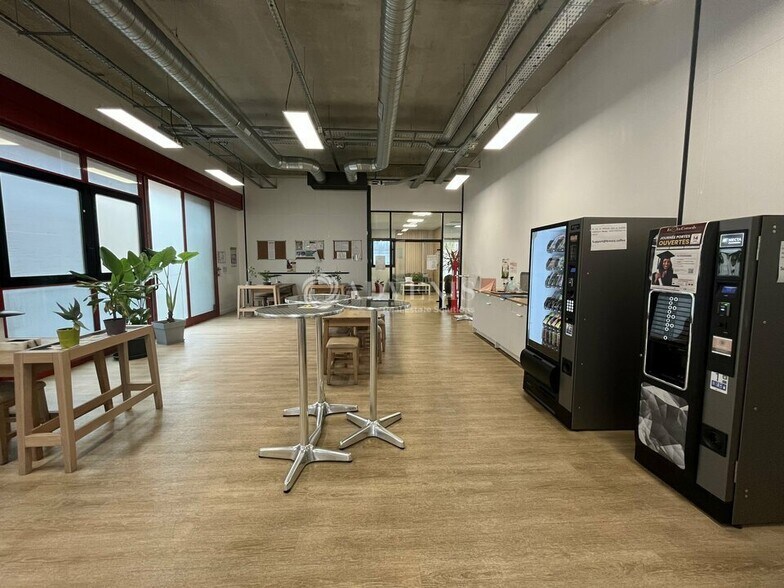 Office in Villepinte to rent - Interior Photo - Image 2 of 10