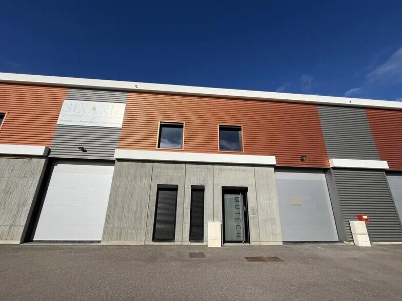 165 Avenue Henri Schneider, Meyzieu to rent - Building Photo - Image 2 of 10