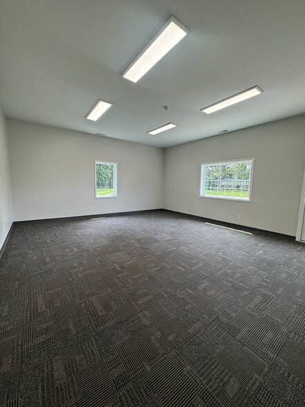 1203 W Alto Rd, Kokomo, IN for rent - Interior Photo - Image 3 of 5