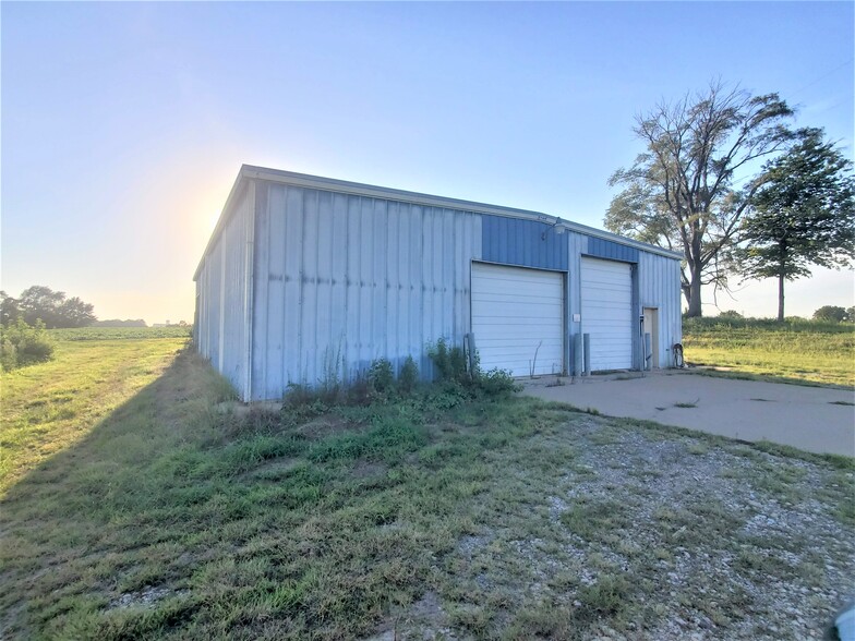 2300 NW Lower Silver Lake Rd, Topeka, KS for sale - Building Photo - Image 3 of 11