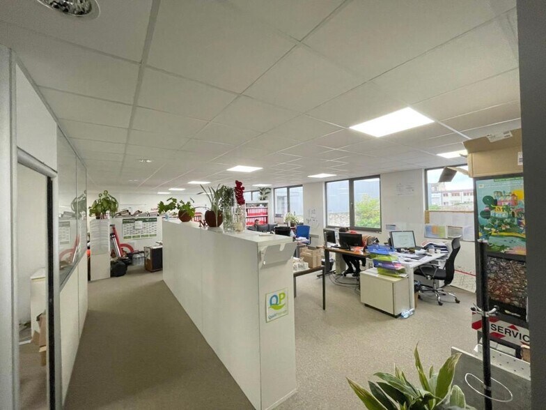Office in Argenteuil to rent - Building Photo - Image 2 of 8