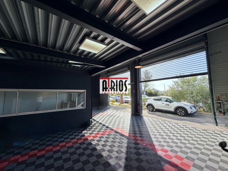 Retail in La Farlède to rent - Interior Photo - Image 3 of 7