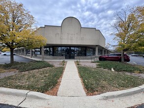 800-826 S McLean Blvd, Elgin, IL for rent Building Photo- Image 1 of 5