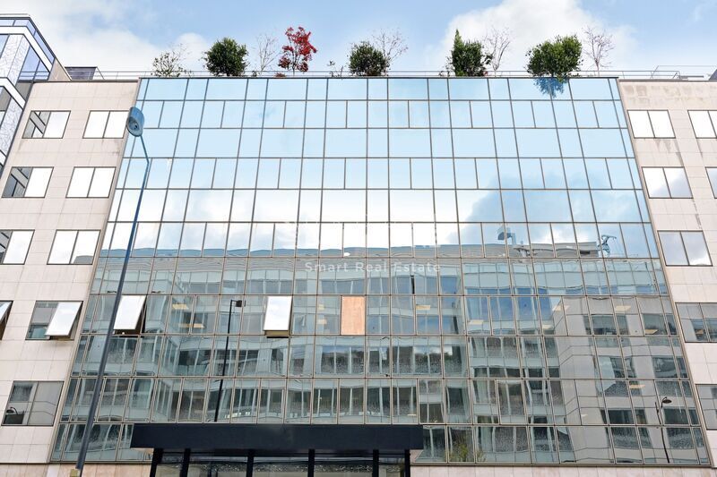 Office in Levallois-Perret to rent - Building Photo - Image 2 of 9