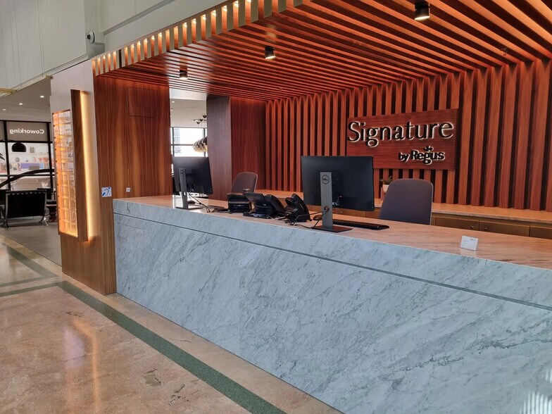 Co-working Space in Bordeaux to rent - Lobby - Image 3 of 10