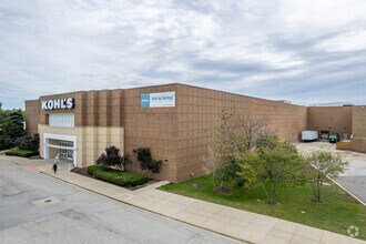 1-152 Stratford Square Mall, Bloomingdale, IL for sale Primary Photo- Image 1 of 1