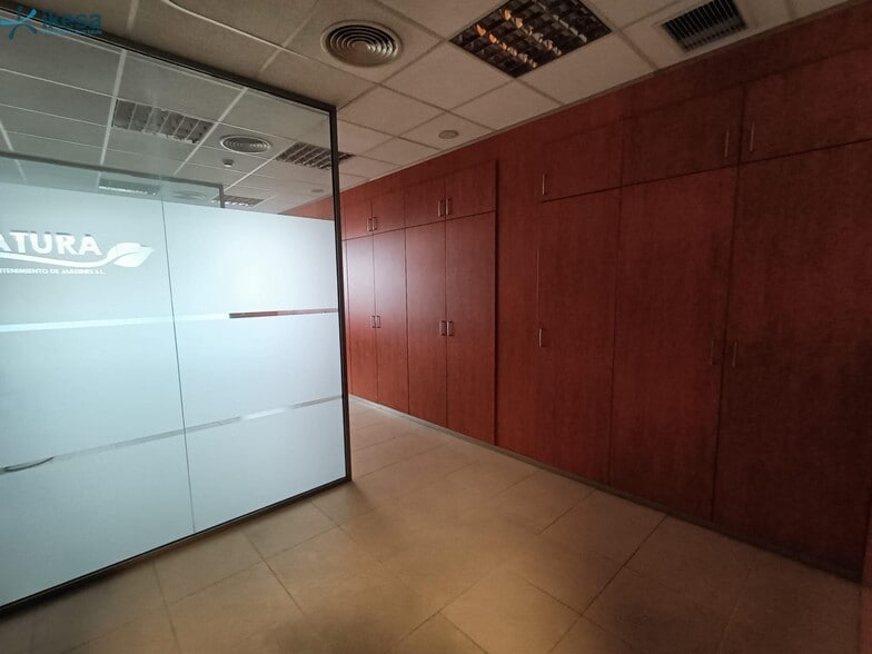 Office in Seville, Sevilla to rent - Interior Photo - Image 3 of 8