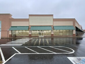 600-690 N West End Blvd, Quakertown, PA for rent Building Photo- Image 1 of 1