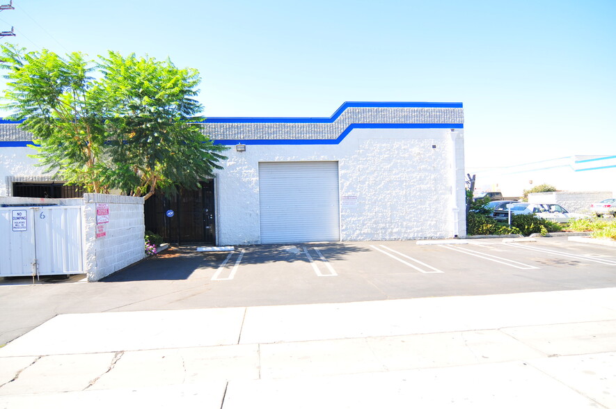 7625 Hayvenhurst Ave, Van Nuys, CA for rent - Building Photo - Image 1 of 8