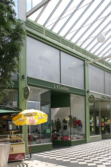 6 The Arcade, Letchworth Garden City for sale - Primary Photo - Image 1 of 1