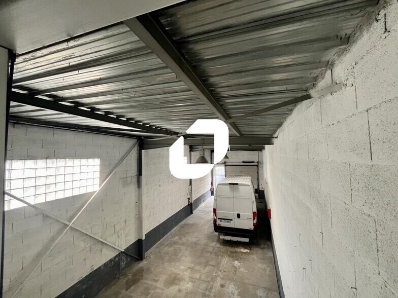 Light Industrial in Vénissieux to rent - Interior Photo - Image 3 of 9