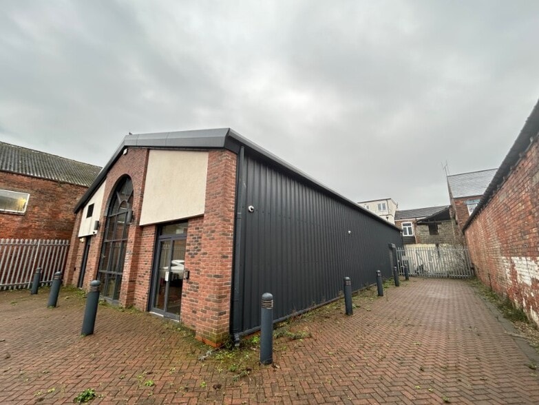 49 Grosvenor St, Hull to rent - Building Photo - Image 2 of 2