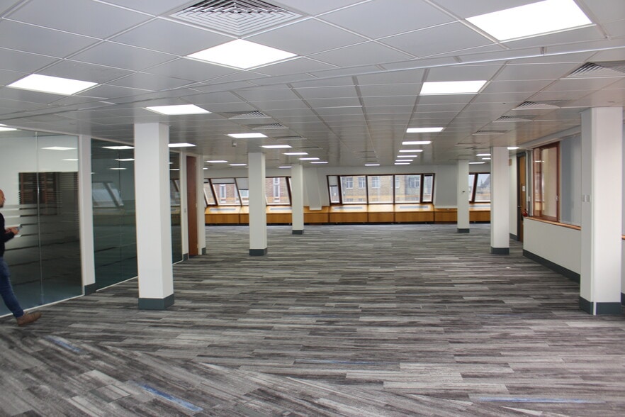 17-19 Rochester Row, London to rent - Interior Photo - Image 3 of 8