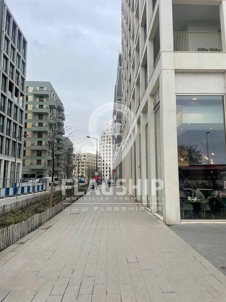 Retail in Asnières-sur-Seine to rent Building Photo- Image 1 of 2