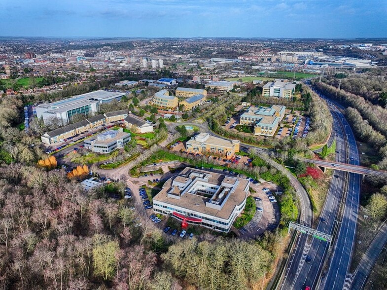 253 Capability Green, Luton to rent - Building Photo - Image 2 of 3