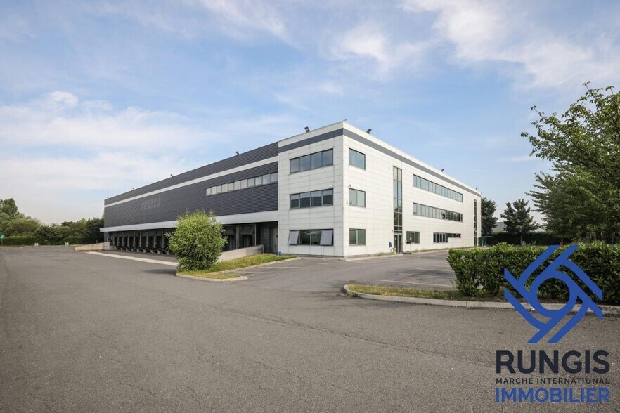 Industrial in Chilly-Mazarin to rent - Building Photo - Image 3 of 3