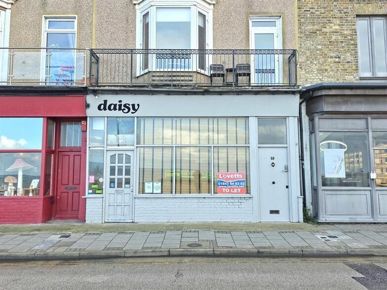 19 Cliff Ter, Margate to rent - Building Photo - Image 3 of 17