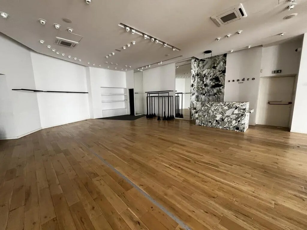 Location Commerce 200 m² - Photo 1